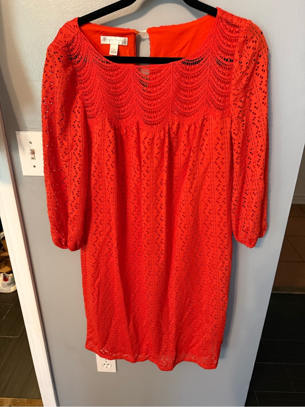 London Times Coral Lace Midi Dress with Scalloped Yoke